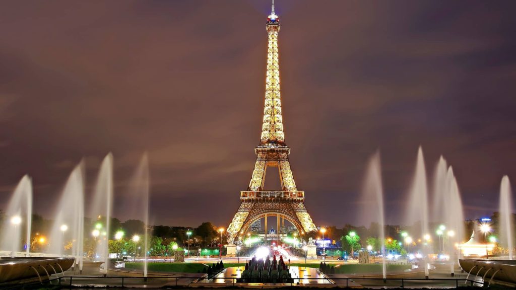 Tour eiffel de nuit en tuktuk 