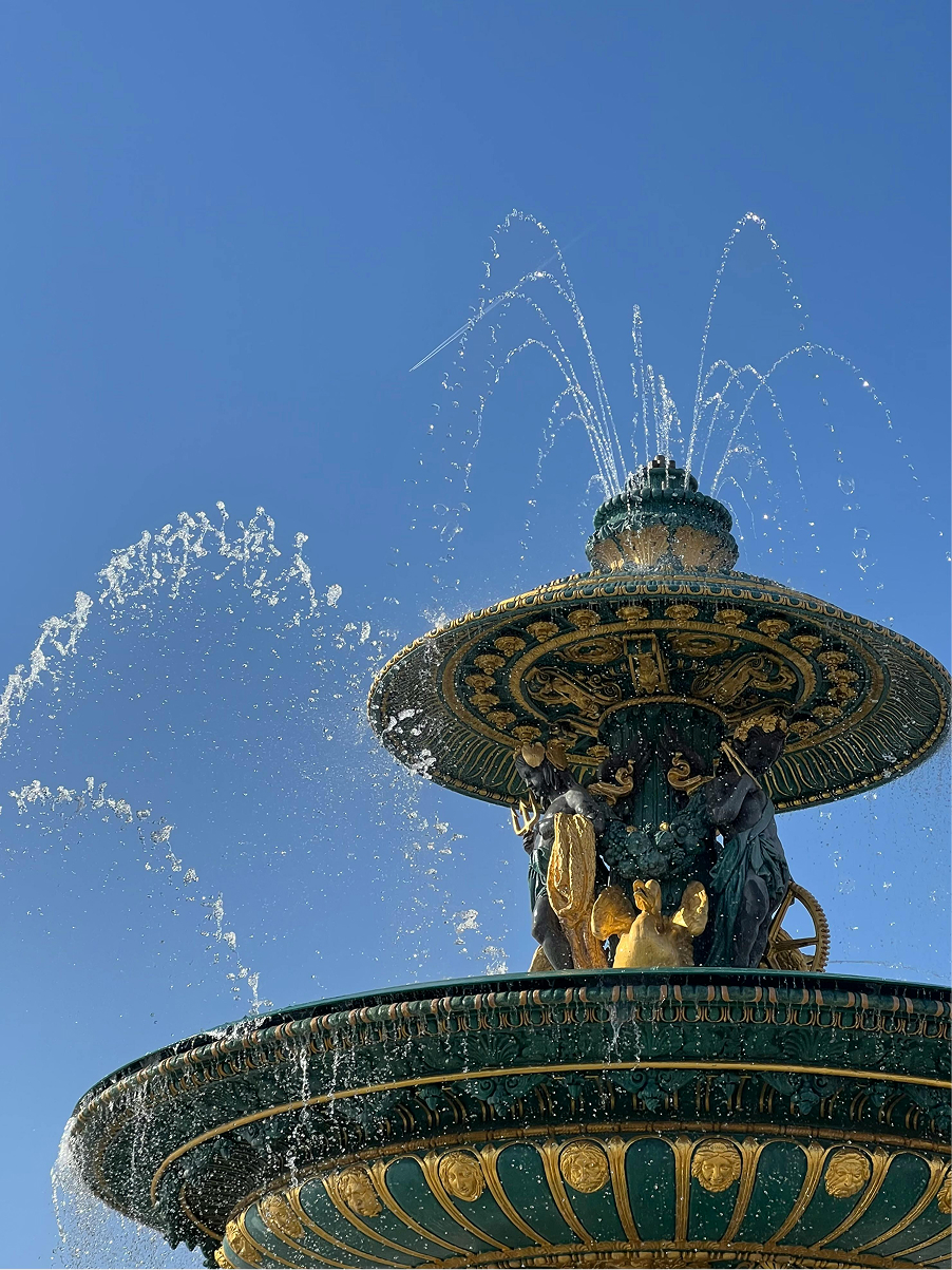 Fontaine de la Concorde à Paris, dorures et bassin