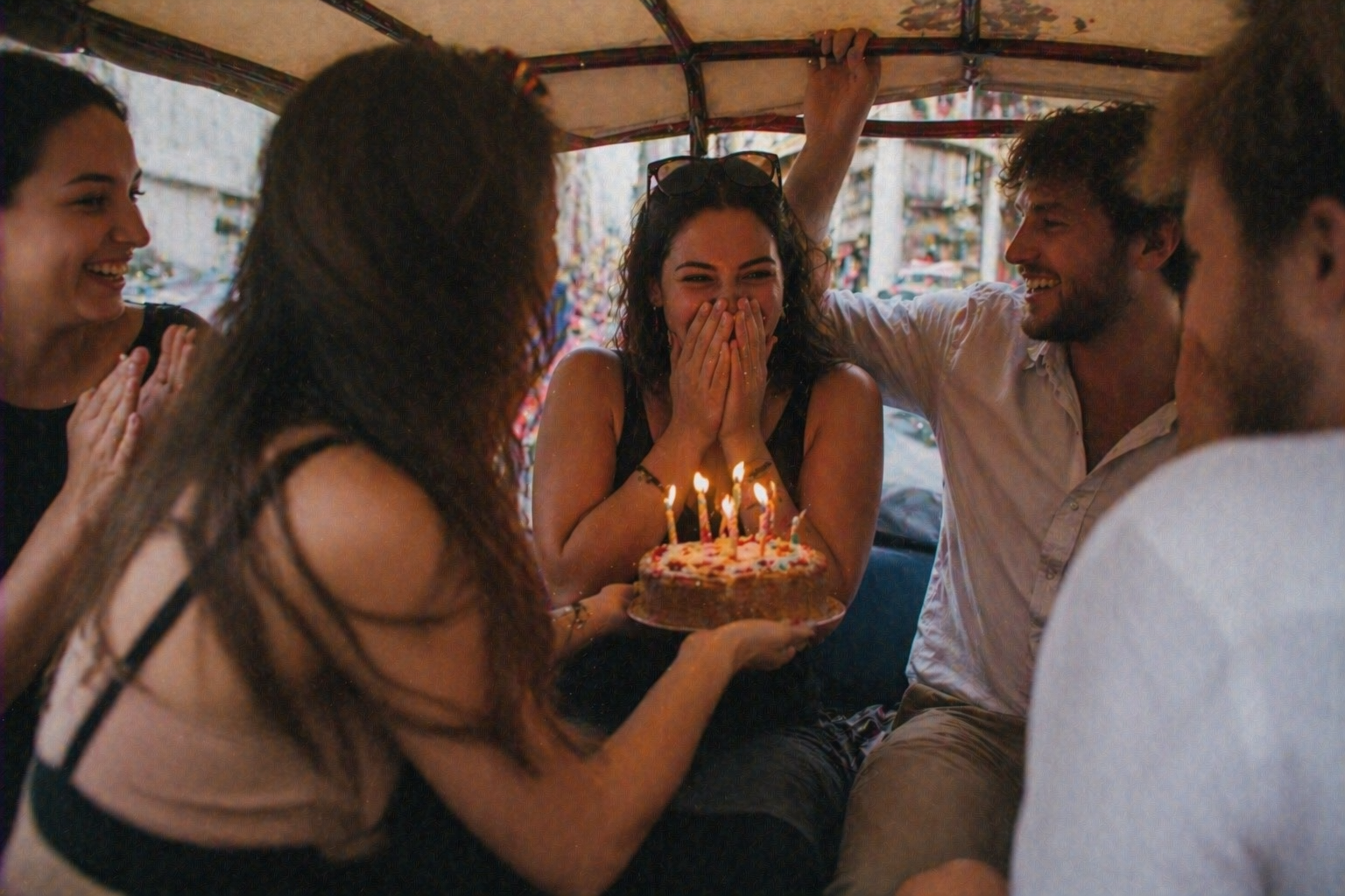 Anniversaire surprise à bord d'un tuktuk Tuktuk Ride à Paris