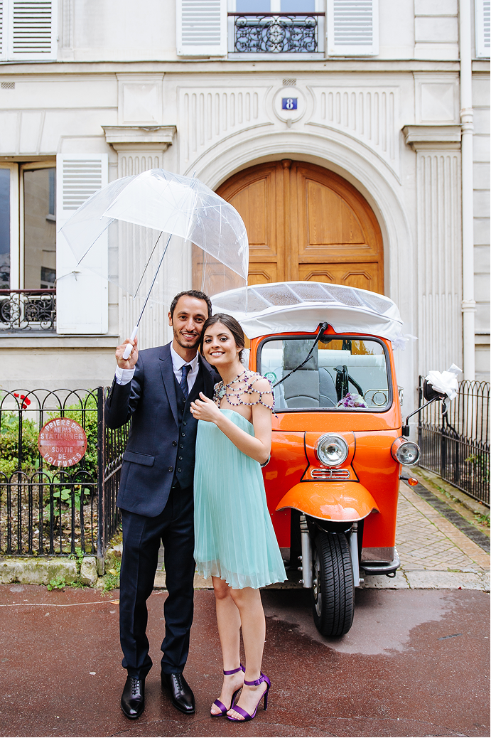 Mariage en tuktuk à Paris, couple après la cérémonie