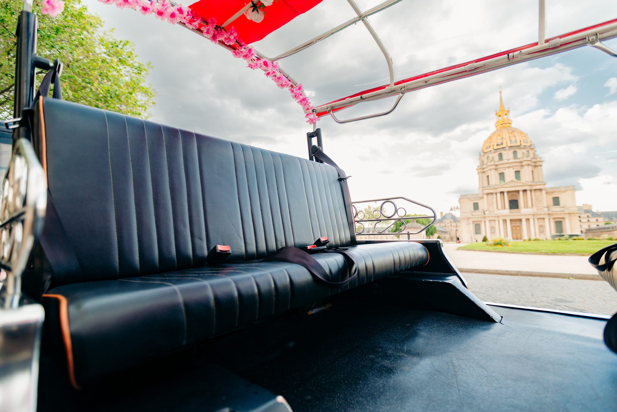 Intérieur d'un tuktuk Tuktuk Ride avec vue sur Paris