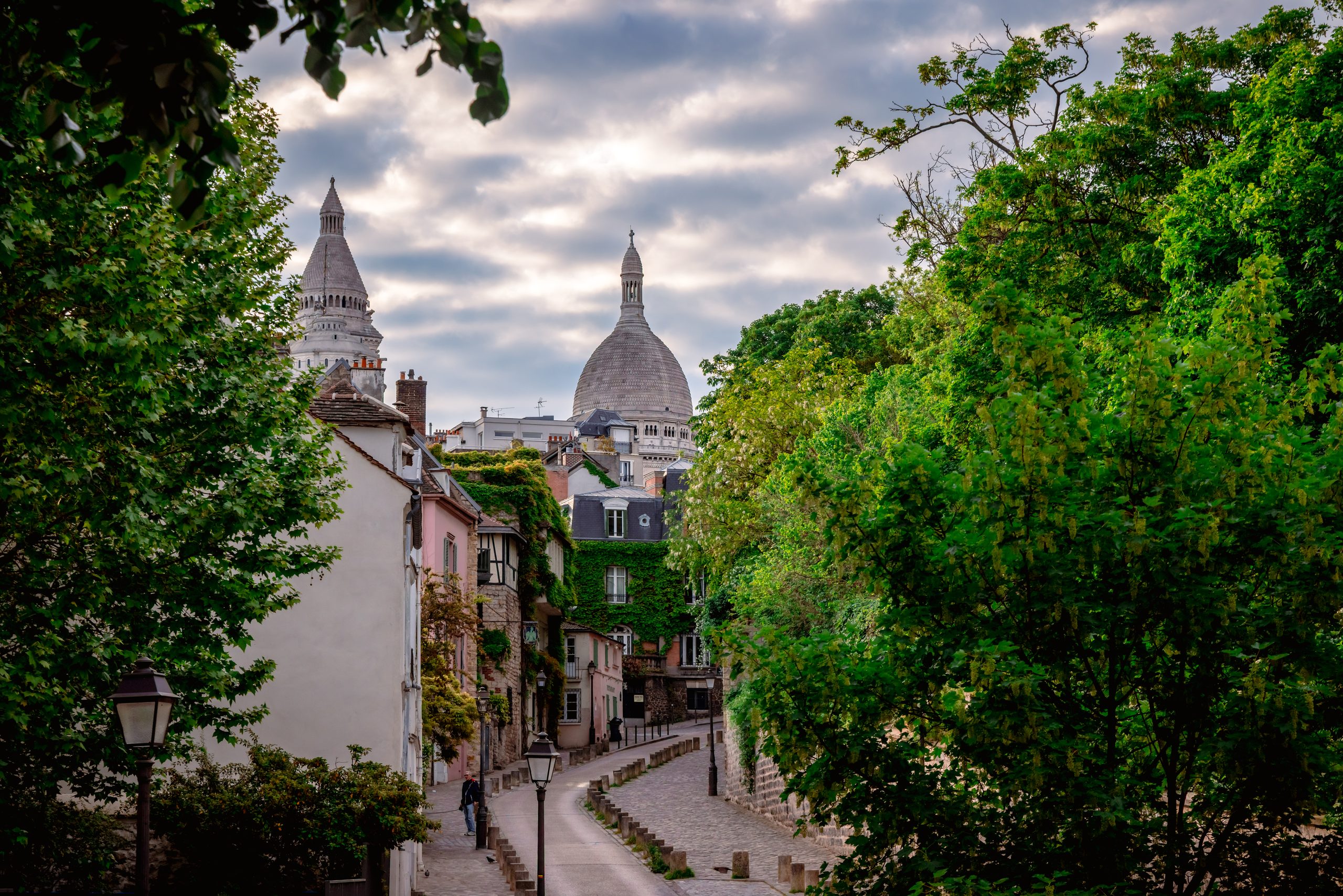 Rue pittoresque de Paris végétalisée