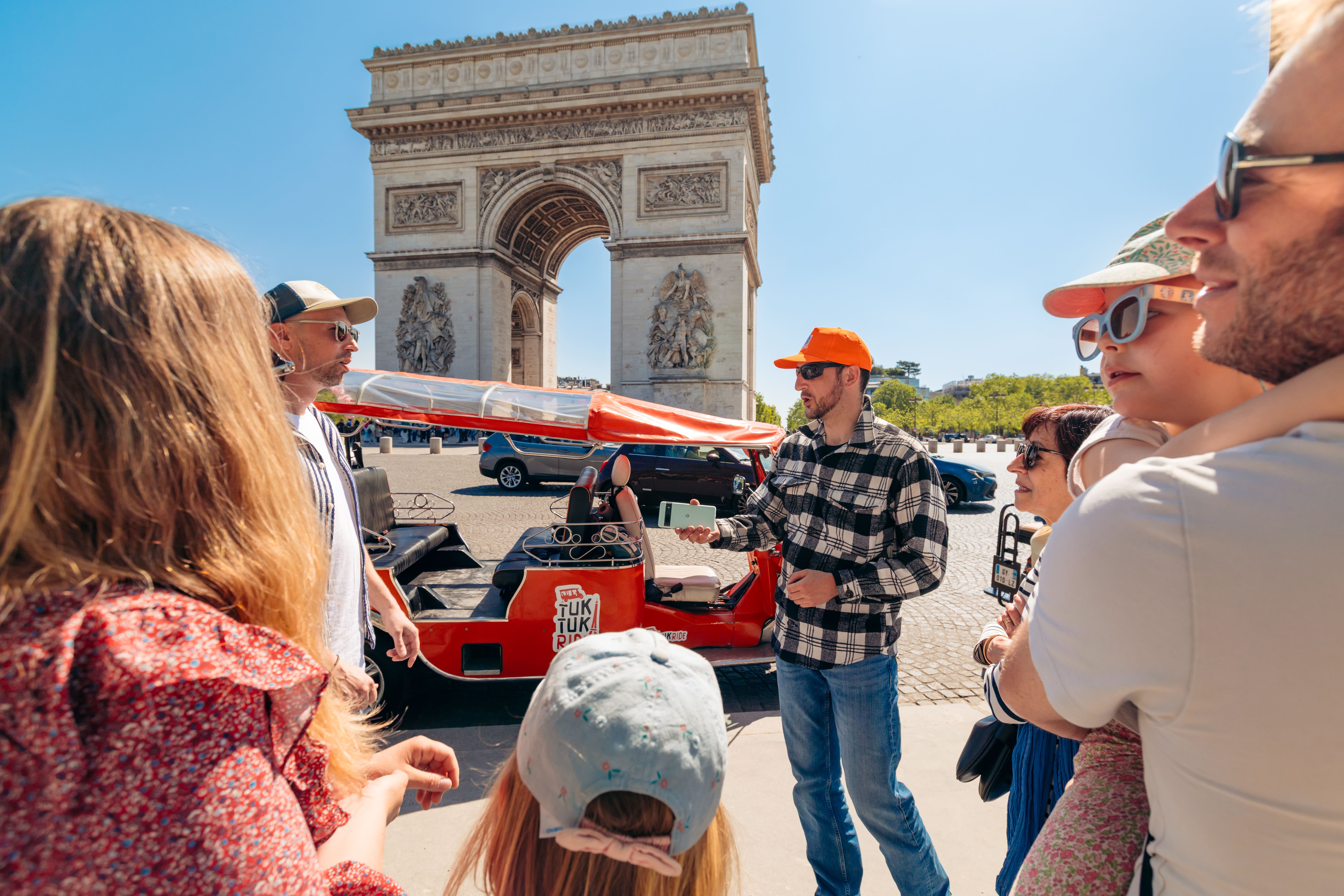Visite de l'Arc de Triomphe en tuktuk avec Tuktuk Ride Paris